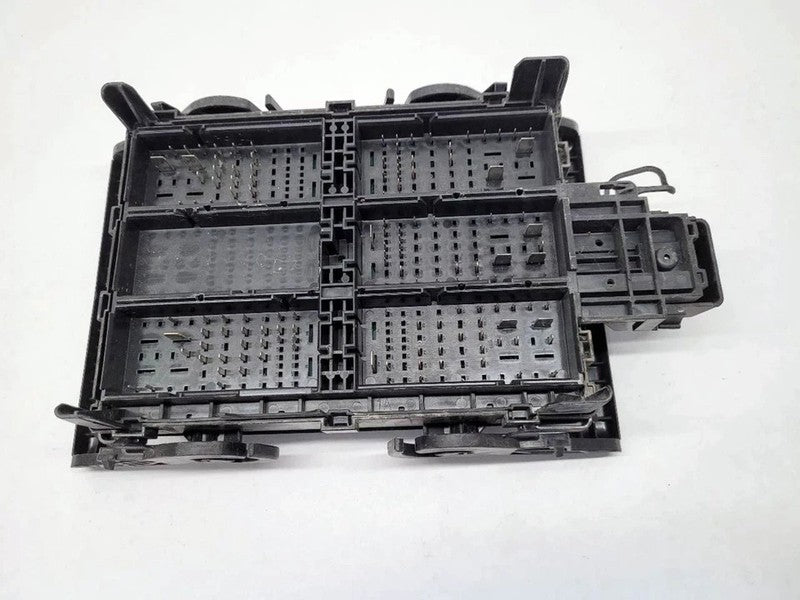 2014-2017 Chevy Silverado 1500 Pickup Engine Fuse Box OEM