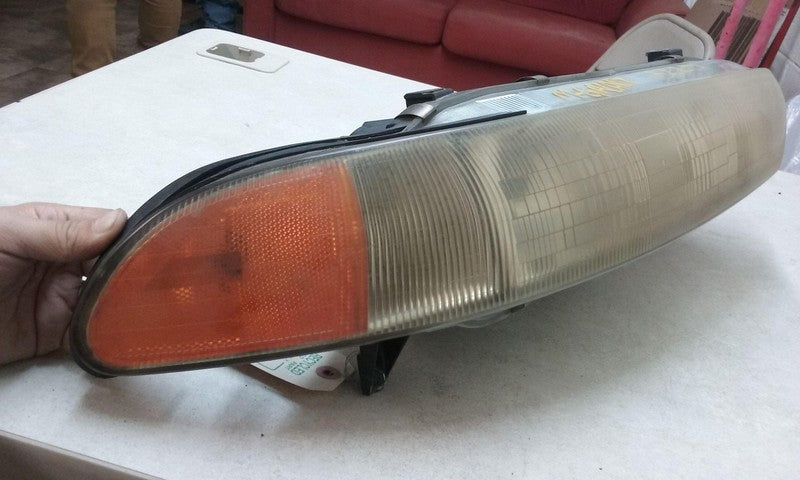 99 00 01 MITSUBISHI GALANT Headlamp Assembly Right
