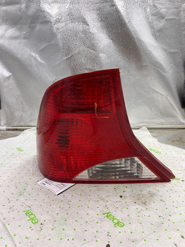01 (DISCONTINUED)FORD FOCUS Tail Light Assembly Left driver side
