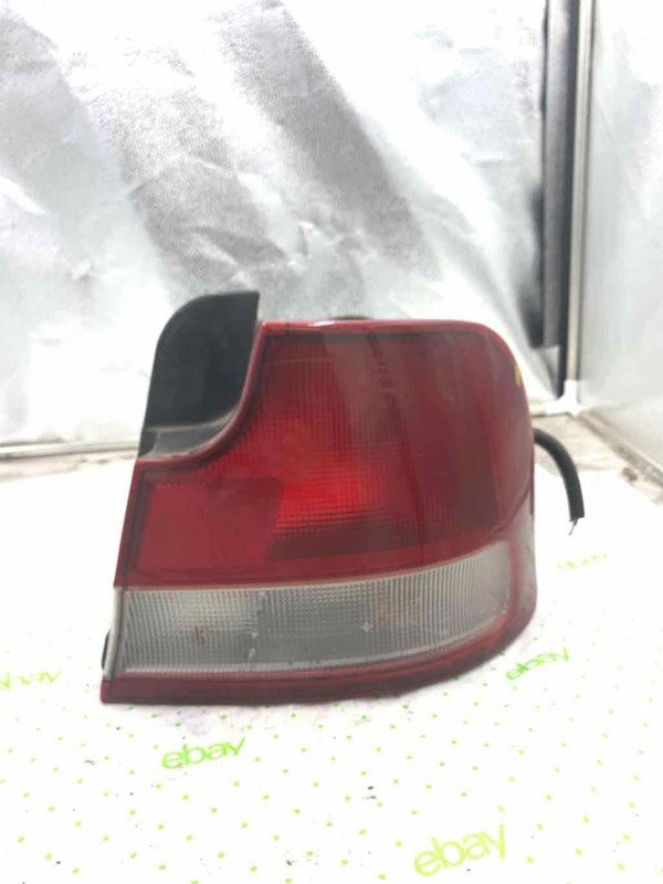 94 95 HYUNDAI ELANTRA Tail Light Assembly Right passenger side