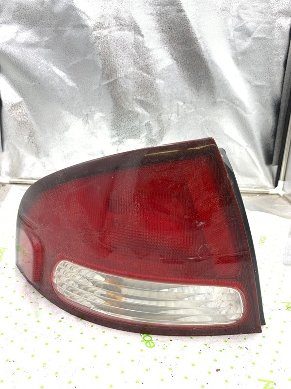 00 01 02 03 NISSAN SENTRA Tail Light Assembly Left driver side