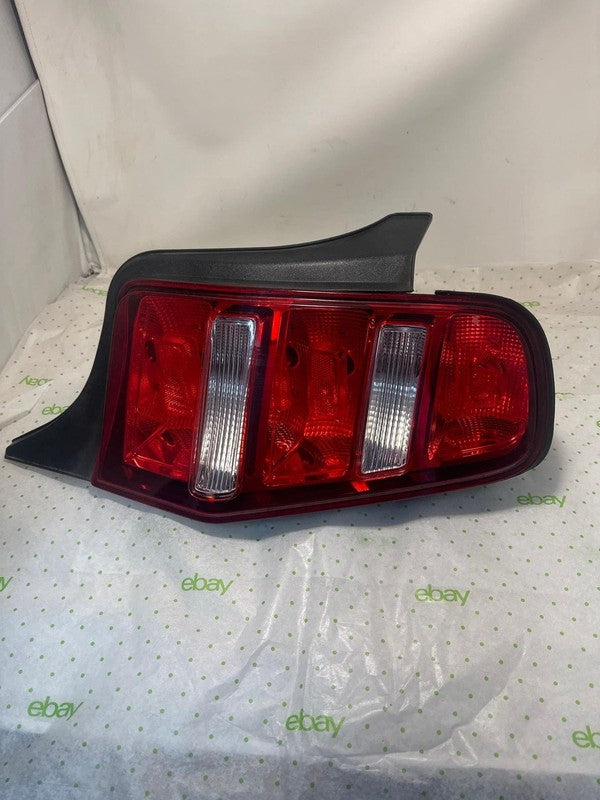 10 11 12 FORD MUSTANG Tail Light Assembly Right