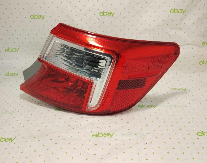 02 03 04 TOYOTA CAMRY Tail Light Assembly Right