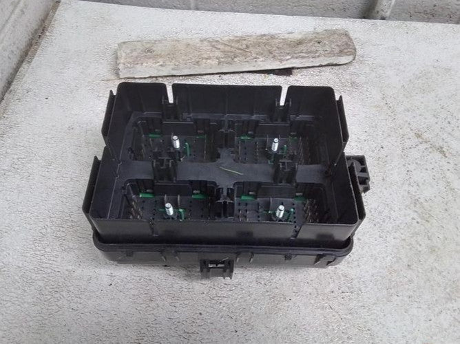 2019-2021 GMC Sierra 1500 Engine Fuse Box w/Automatic Engine Stop and 