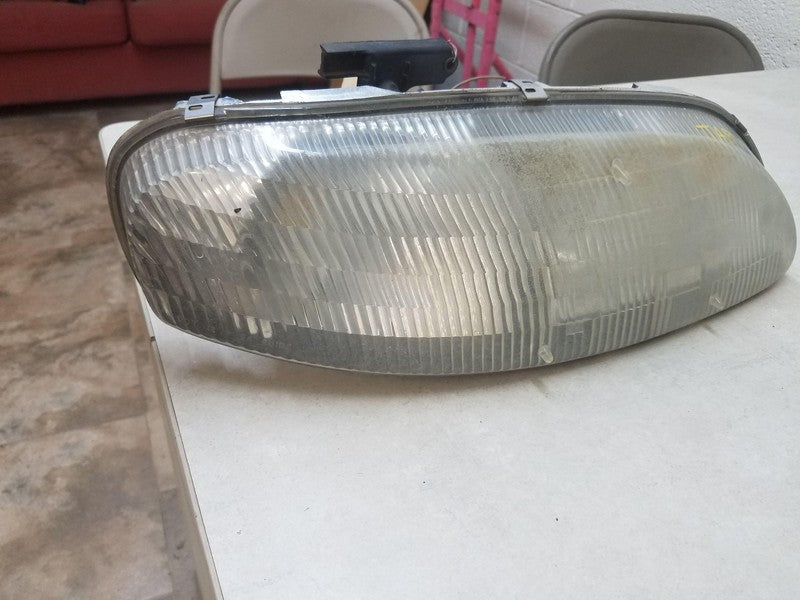 95 96 97 98 99 CHEVY MONTE CARLO Headlamp Assembly Right passenger sid