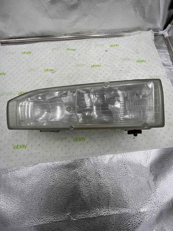 91 92 PONTIAC FIREBIRD Headlamp Assembly Right passenger side