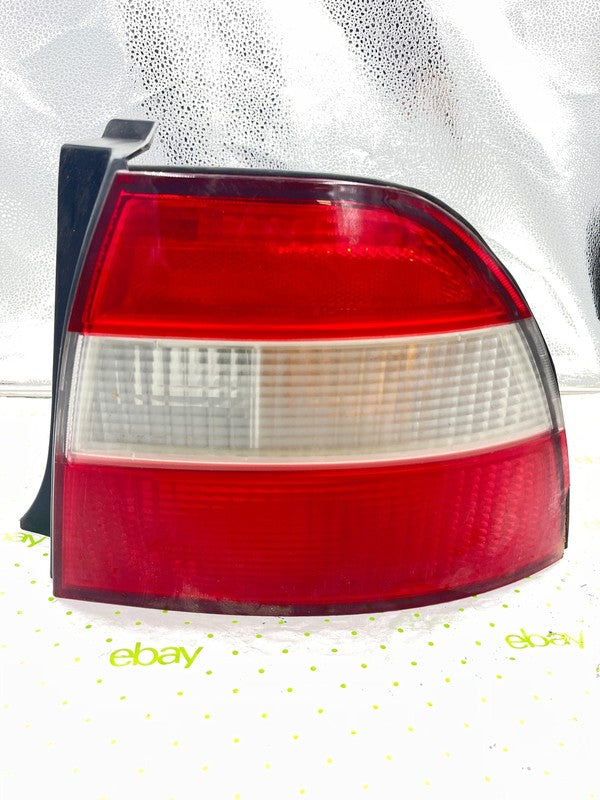 94 95 HONDA ACCORD Tail Light Assembly Right passenger side