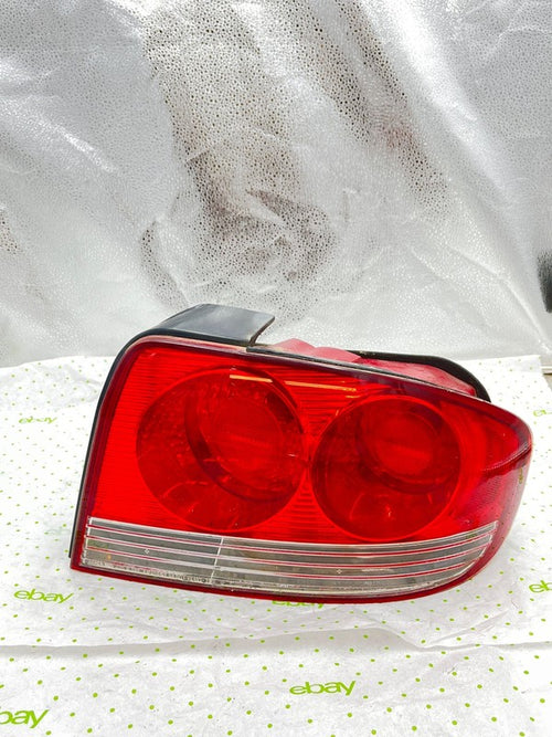 02 03 04 05 HYUNDAI SONATA Tail Light Assembly Right passenger side
