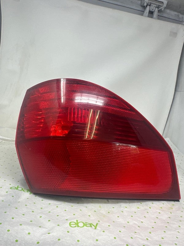 04 05 TOYOTA SIENNA Tail Light Assembly Left