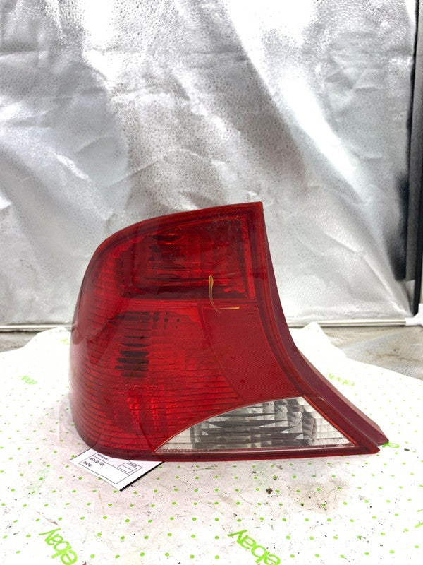 01 (DISCONTINUED)FORD FOCUS Tail Light Assembly Left driver side