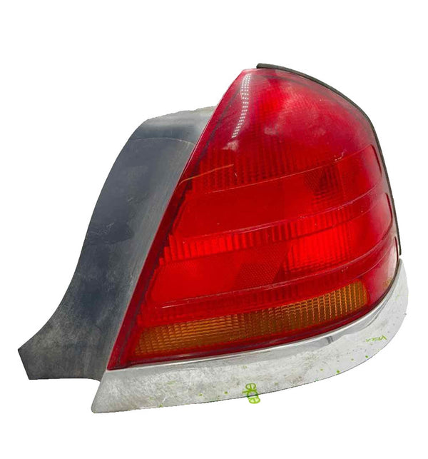 98 99 00 01 02 03 FORD CROWN VICTORIA Tail Light Assembly Right passeg