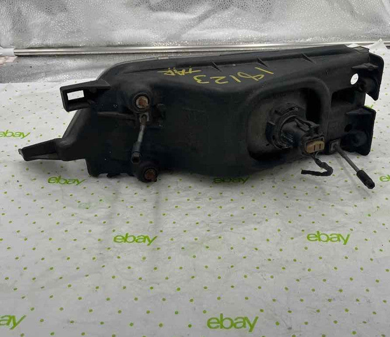 95 96 99 NISSAN MAXIMA Headlamp Assembly Right passenger side