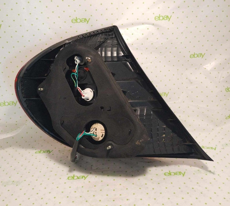 02 03 04 TOYOTA CAMRY Tail Light Assembly Right
