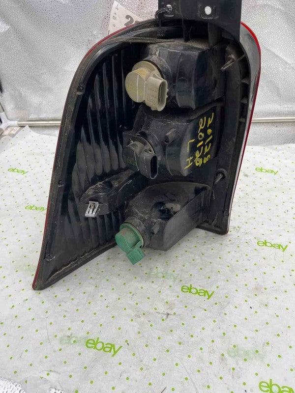 99 00 01 02 03 FORD WINDSTAR Tail Light Assembly Right passenger side