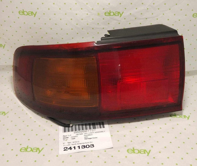 95 96 TOYOTA CAMRY Tail Light Assembly Left
