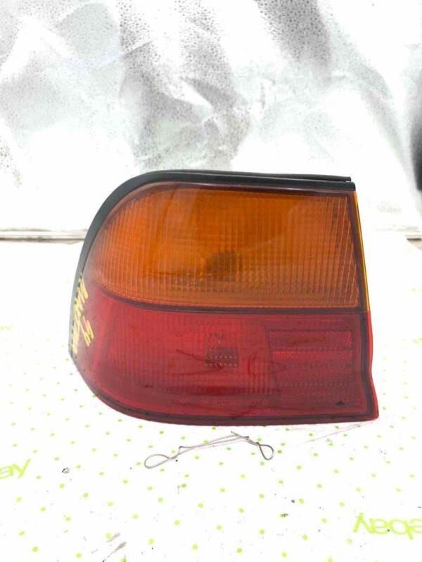 92 93 94 NISSAN MAXIMA Tail Light Assembly Left driver side