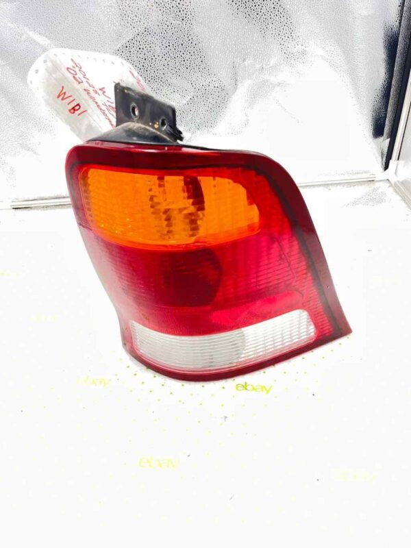 99 00 01 02 03 FORD WINDSTAR Tail Light Assembly Right passenger side